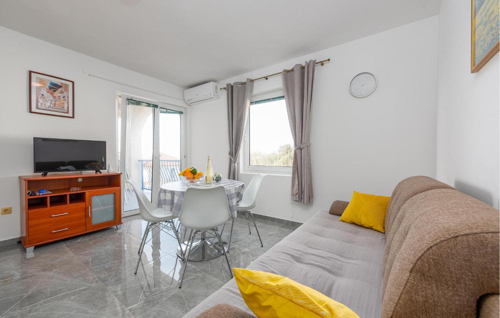 Amazing Apartment In Pakostane Exterior photo